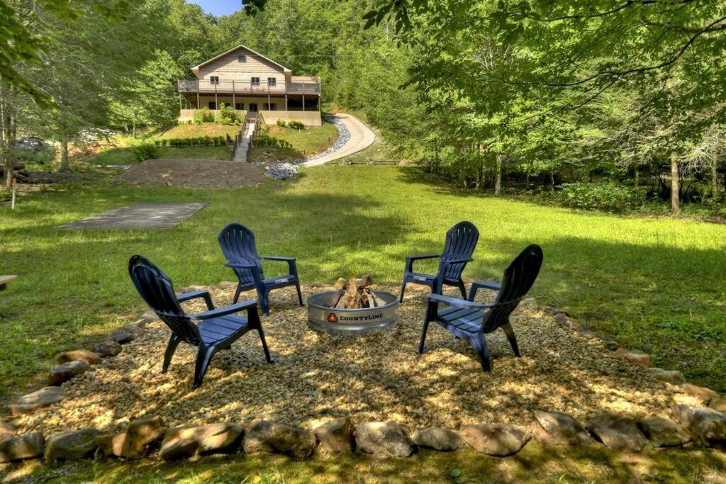 בלו רידג' The Chariot - Creek Front With Hottub, Fire Pits, Billiards, Ev Charger - Sandalwood Stays מראה חיצוני תמונה
