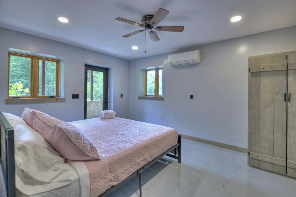 בלו רידג' The Chariot - Creek Front With Hottub, Fire Pits, Billiards, Ev Charger - Sandalwood Stays מראה חיצוני תמונה