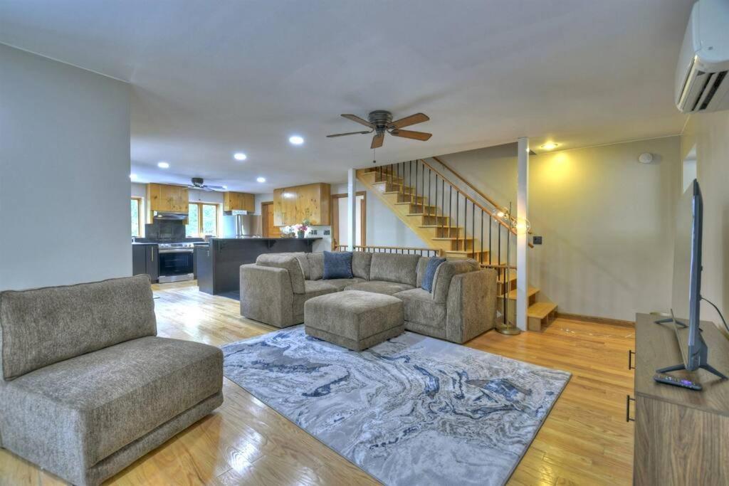 בלו רידג' The Chariot - Creek Front With Hottub, Fire Pits, Billiards, Ev Charger - Sandalwood Stays מראה חיצוני תמונה